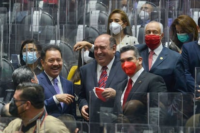 Ignacio Mier, presidente de la Junta de Coordinación Política de la Cámara baja, junto a Rubén Moreira y "Alito" Moreno, coordinador de la bancada y presidente nacional del PRI, respectivamente, en septiembre de 2021.