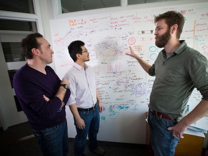 Cédric Feschotte, Edward Chuong y Nels Elde, los tres autores de la investigación.