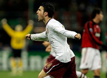 Cesc celebra su gol al Milán