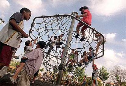 El ejercicio físico en la infancia y la adolescencia contribuye a formar masa ósea.