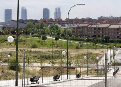 Arroyo del Fresno, con la urbanización acabada y la tramitación urbanística paralizada.