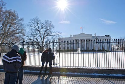 La Casa Blanca amanece nevada este miércoles tras el paso de Janus.