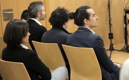 De izquierda a derecha, los acusados Alexis Hoepfner, David Martínez, Jordi Tamargo y Alberto García Sola, el pasado lunes, durante el juicio. 