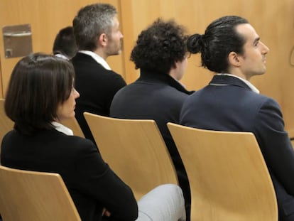 De izquierda a derecha, los acusados Alexis Hoepfner, David Martínez, Jordi Tamargo y Alberto García Sola, el pasado lunes, durante el juicio. 