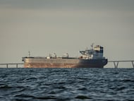 Buque petrolero navegando en el lago de Maracaibo (Venezuela) en enero.