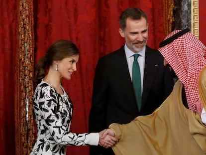 El rey Felipe y la reina Letizia, momentos antes del almuerzo ofrecido en honor de Mohamed bin Salmán.