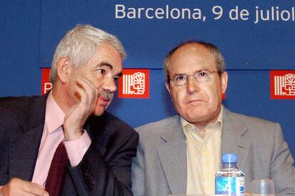 Pasqual Maragall (a la izquierda) y José Montilla, en una reunión del PSC.