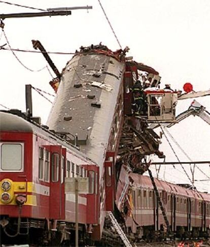 Imagen de los vagones de tren tras el accidente ferroviario ocurrido en Bélgica.