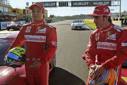 Fernando Alonso y Felipe Massa este mediodía en la pista del Circuito Ricardo Tormo de Cheste.