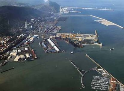 Vista aérea de las instalaciones del Puerto de Bilbao.