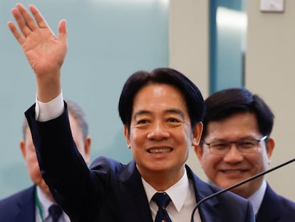 Taiwan's Vice President William Lai waves at Taoyuan International Airport before his departure to the United States for a stopover in New York on his way to Paraguay, in Taoyuan, Taiwan August 12, 2023.