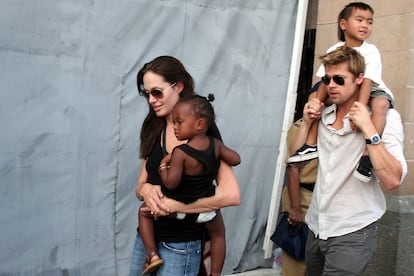 Angelina adoptó a su primer hijo Maddox en Camboya en el año 2002.