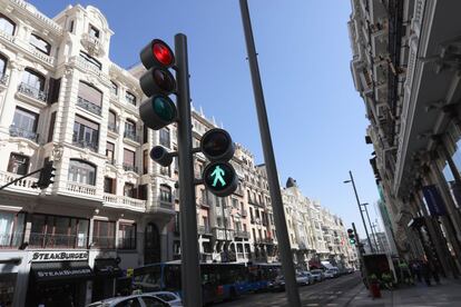 La nueva Gran Vía lucirá su nueva disposición a partir del próximo 23 de noviembre, el mismo día que además está previsto que entre en funcionamiento Madrid Central, el área de tráfico restringido en la mayor parte del distrito de Centro de la capital.