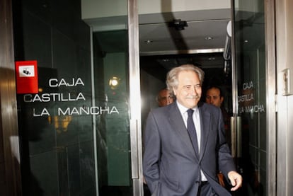 Juan Pedro Hernández Moltó, en la sede de Caja Castilla-La Mancha en Madrid en marzo de 2009.