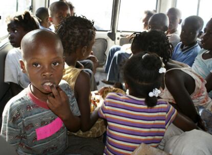 Un grupo de los 33 niños que iban a ser trasladados de manera ilícita a República Dominicana por diez ciudadanos estadounidenses.