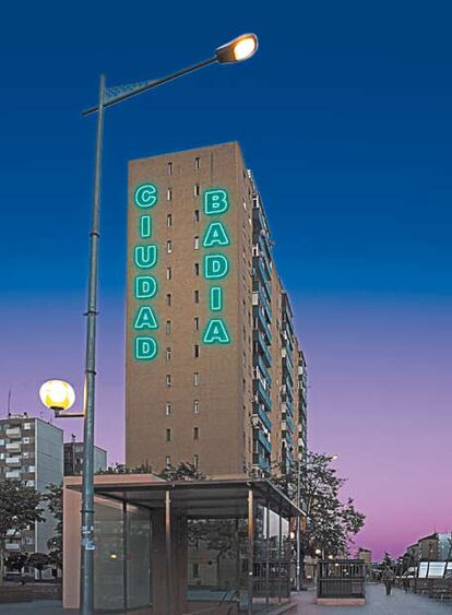 En el proyecto Badia 2.0, los miembros del Club de la Fotografía de Badia han creado fantasías visuales a partir de imágenes reales de la ciudad.
