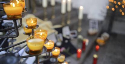 Vigilia en recuerdo de los seis jóvenes fallecidos celebrada en la iglesia de Maria Sondheim en Arnstein, Alemania, el 31 de enero de 2017.