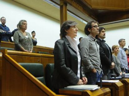 Parlamentarios de EH Bildu, durante el minuto de silencio en recuerdo de las víctimas del 11-M