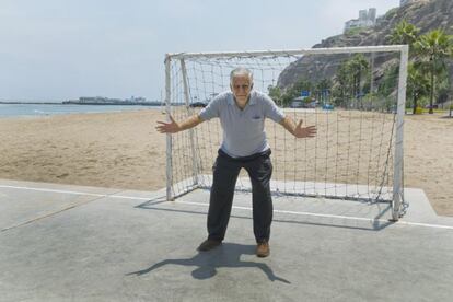 El escritor peruano Alonso Cueto autor de títulos como 'La hora azul'.