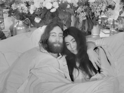 John Lennon y Yoko Ono, durante su “encamada por la paz” en el hotel Queen Elizabeth, de Montreal, en junio de 1969.