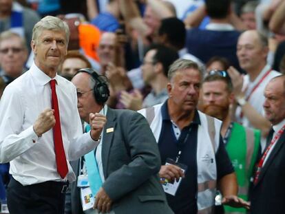 Wenger celebra el triunfo ante el Chelsea en la FA Cup.