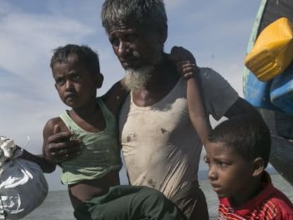 Miles de personas llegan a Bangladés a diario escapando de la persecución de las autoridades birmanas en un éxodo sin precedentes