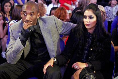 Kobe y Vanessa Bryant, en un partido de baloncesto en 2008 en Nueva Orleans (EE UU).