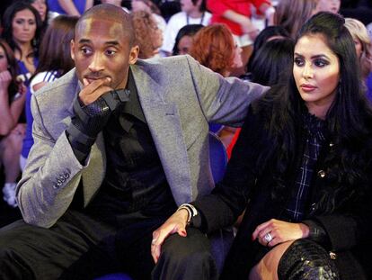 Kobe y Vanessa Bryant, en un partido de baloncesto en 2008 en Nueva Orleans (EE UU).