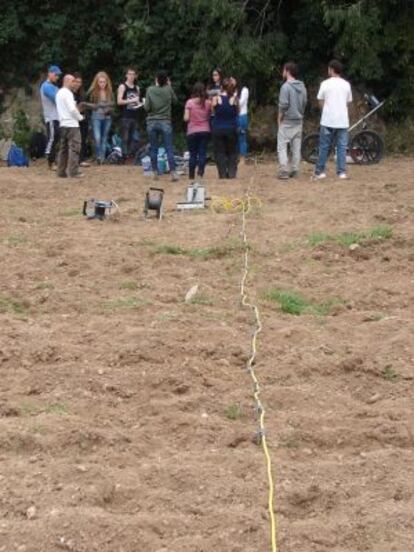 Estudiantes de la Universidad de Barcerlona, en el yacimiento ibérico.