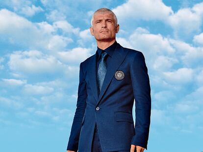 El futbolista Fabrizio Ravanelli (apodado <i>Penna Bianca</i> por la afición) se retiró en 2005. Y se subió a la pasarela milanesa de la mano de Bikkembergs.