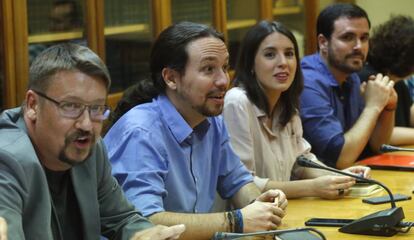 El líder de Podemos, Pablo Iglesias, junto a Xavier Doménech, Irene Montero y Alberto Garzón.