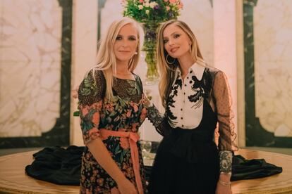 Keren Craig y Georgina Chapman, diseñadora de Marchesa, en el interior del Palau de Pedralbes.