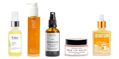De izquierda a derecha: aceite nutritivo contra las estrías de Esker (35 €), aceite desmaquillante de Pai Skincare (38 €), desodorante en spray de Cowshed (21 €), exfoliante de labios de French Girl (20 €) y aceite facial de Neighbourhood Botanicals (32 €). Todos en Laconicum.