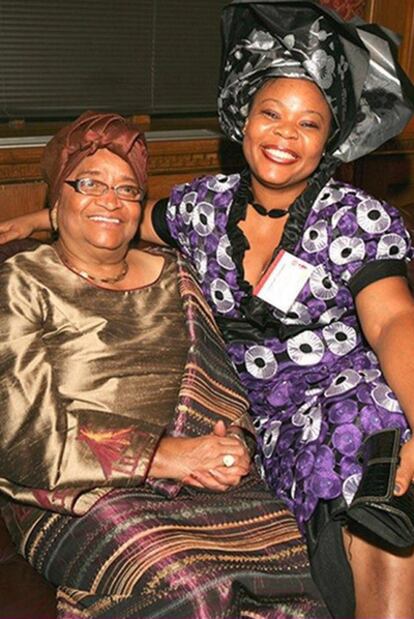 Ellen Johnson-Sirleaf (izquierda) y Leymah Gbowee.