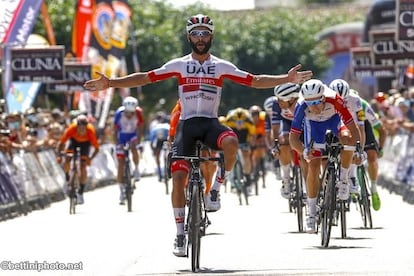 Fernando Gaviria gana la segunda etapa.