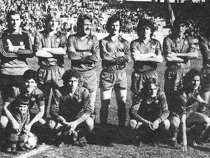 Los jugadores del Bar&ccedil;a dejan un hueco en recuerdo a Quini