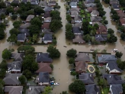 Houston y todo el país se vuelcan con la ayuda a los damnificados por la mayor inundación de su historia en un esfuerzo colectivo sin precedentes