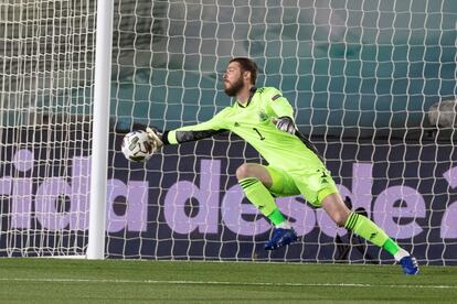 David De Gea, detiene un peligroso remate durante el último España-Suiza de la Liga de Naciones. / Rodirgo Jiménez (EFE).