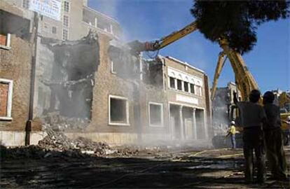 Trabajos de demolición de la residencia Noreña de Córdoba.