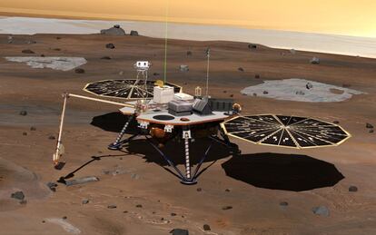 Esta sonda aterrizó con éxito en el polo Norte de Marte el 25 de mayo de 2008. Su objetivo era realizar prospecciones para examinar el subsuelo de Marte. 'Phoenix' contaba con instrumental mejorado de la sonda 'Mars Polar Lander', que tenía el mismo objetivo de perforar el suelo para estudiar su composición. La 'Phoenix' encontró agua congelada en Marte por primera vez.