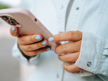 Esta es la mejor funda de móvil con protección para la cámara que puedes comprar en Amazon