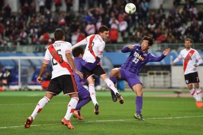 Alario cabecea a gol para meter al River en la final.