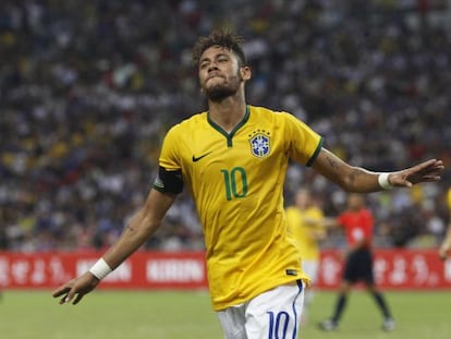 Neymar celebra un dels seus gols contra el Japó.