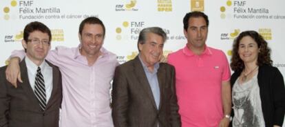 El doctor Josep Malvahy, Félix Mantilla, Manolo Santana, Albert Costa y Vivi Ruano, durante la presentación del proyecto contra el cáncer de piel.