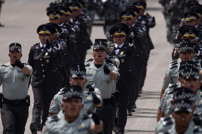  Integrantes de la Guardia Nacional durante el desfile militar. 