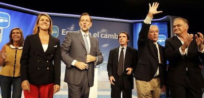 Ana Mato,Dolores de Cospedal, Mariano Rajoy, José María Aznar, Javier Arenas y Esteban González Pons.