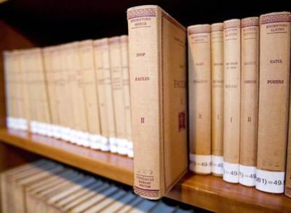 Libros griegos y latinos de la colección en la Fundació Bernat Metge.