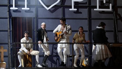 Integrantes de la Joven Compañía, durante la representación de la obra 'La discreta enamorada' en el Festival Internacional de Teatro Clásico de Almagro.