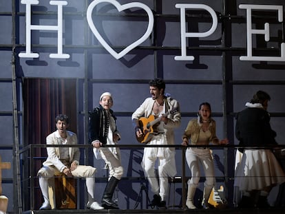 Integrantes de la Joven Compañía, durante la representación de la obra 'La discreta enamorada' en el Festival Internacional de Teatro Clásico de Almagro.