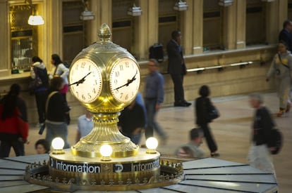 Llamada a menudo (y erróneamente) Grand Central Station, estuvo a punto de ser derruida en la década de los 50 por aumento del precio del metro cuadrado en Manhattan y el descenso en el uso del ferrocarril. En la planta baja conserva pasadizos secretos (cerrados al público) que eran usados por personas populares, como el presidente Roosevelt, para evitar a la prensa al llegar a la ciudad. www.grandcentralterminal.com/